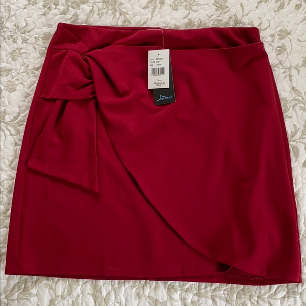 Super cute skirt, size Large!